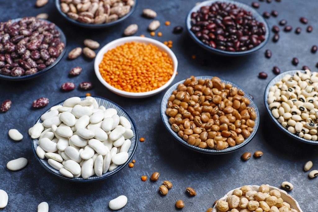 پروتئین گیاهی جایگزین گوشت؛ 10 انتخاب سالم برای سلامتی 4 لوبیا و عدس؛ پروتئین گیاهی جایگزین گوشت